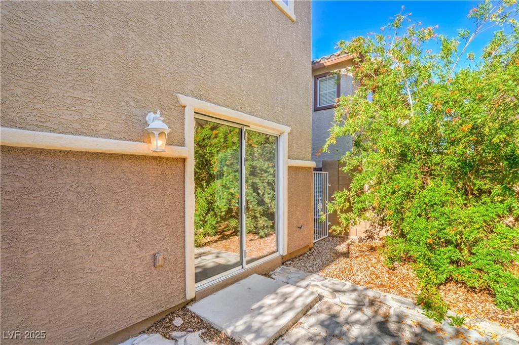 137 Desert Pond, Henderson, NV 89002