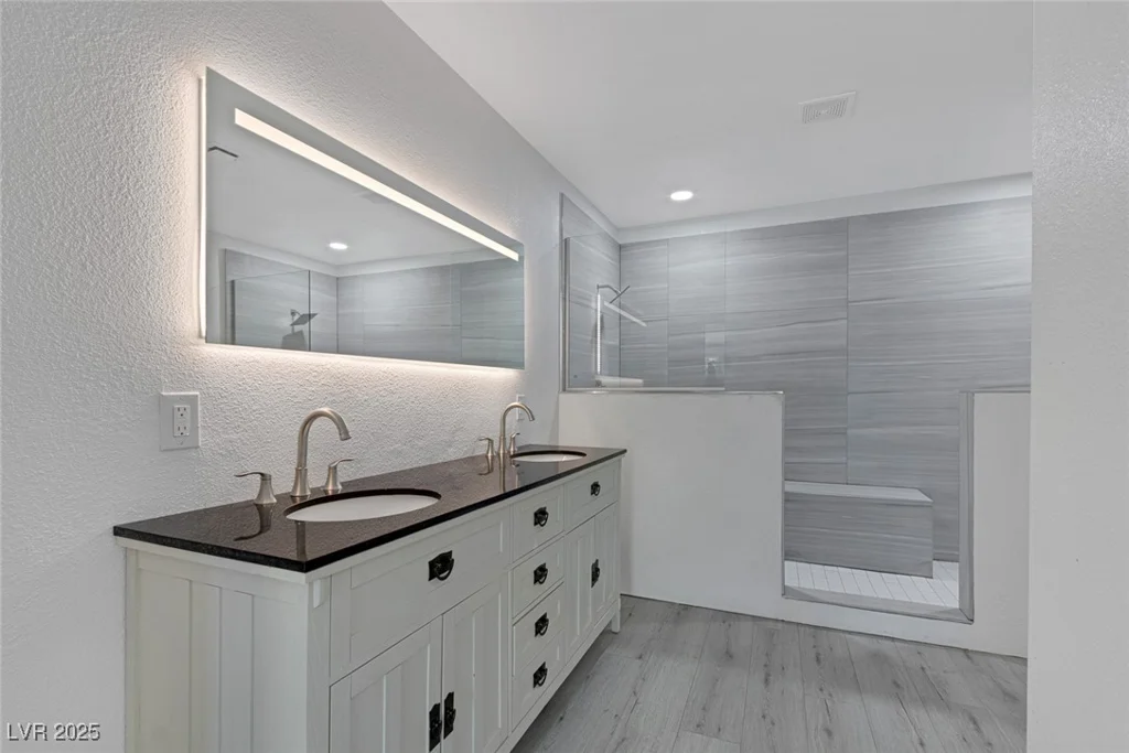 916 VEGAS VALLEY, Las Vegas, NV 89109