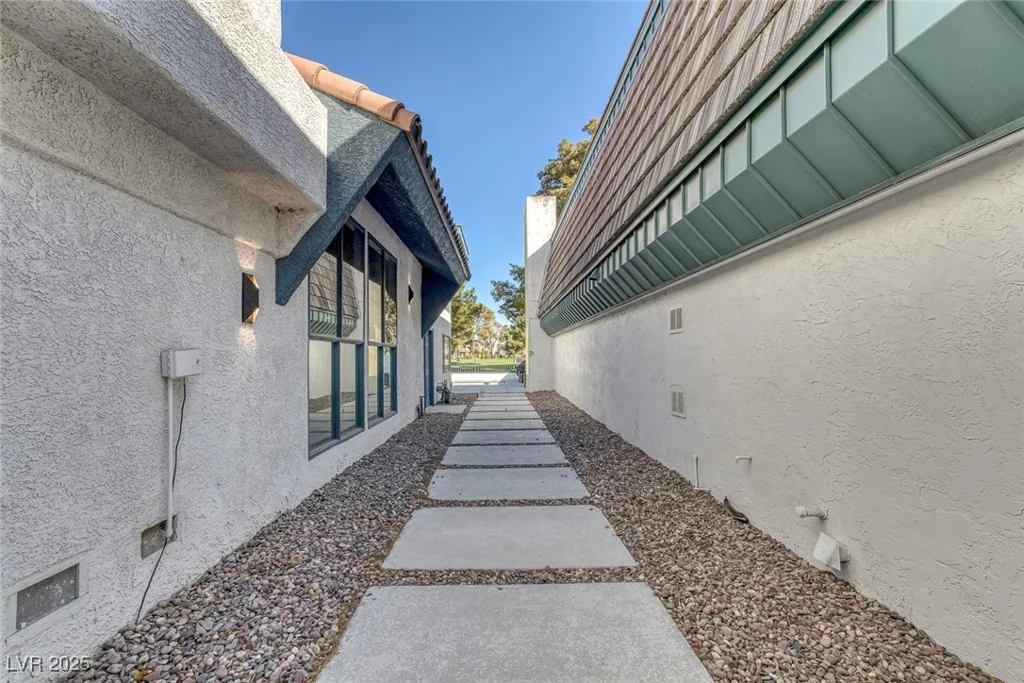 916 VEGAS VALLEY, Las Vegas, NV 89109