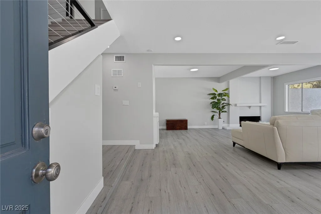 916 VEGAS VALLEY, Las Vegas, NV 89109