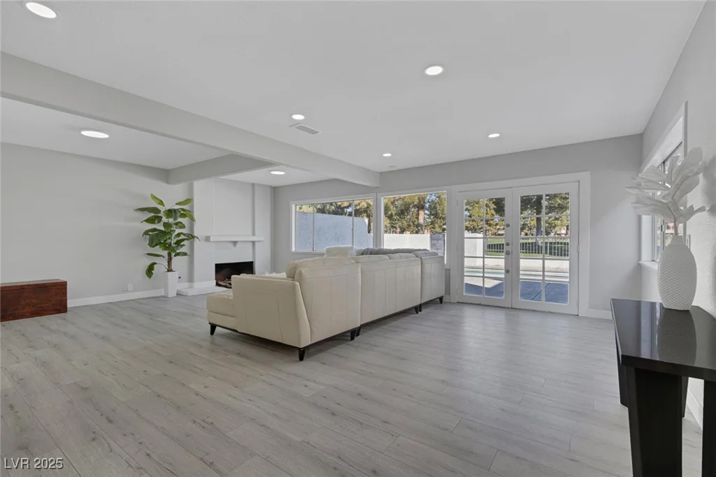 916 VEGAS VALLEY, Las Vegas, NV 89109