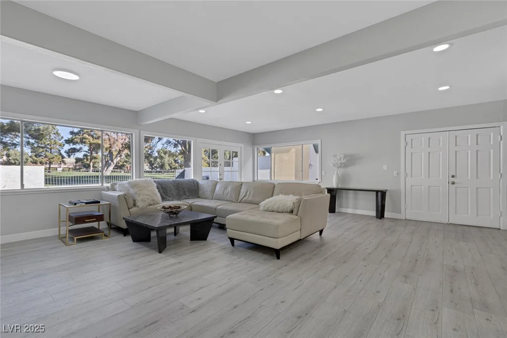 916 VEGAS VALLEY, Las Vegas, NV 89109