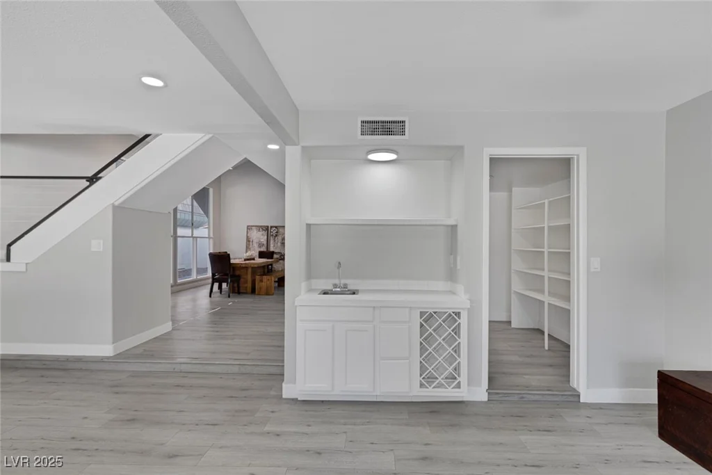 916 VEGAS VALLEY, Las Vegas, NV 89109