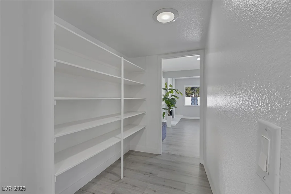 916 VEGAS VALLEY, Las Vegas, NV 89109