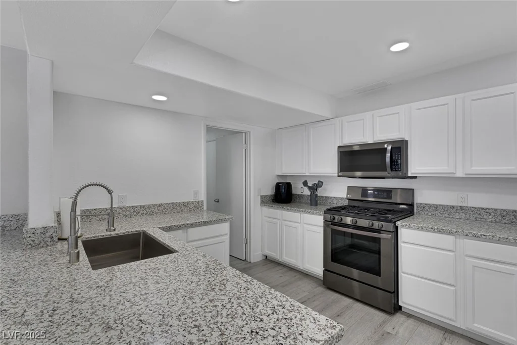 916 VEGAS VALLEY, Las Vegas, NV 89109