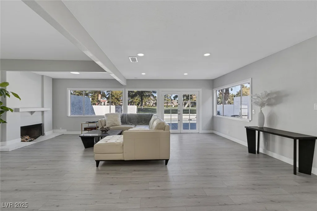 916 VEGAS VALLEY, Las Vegas, NV 89109