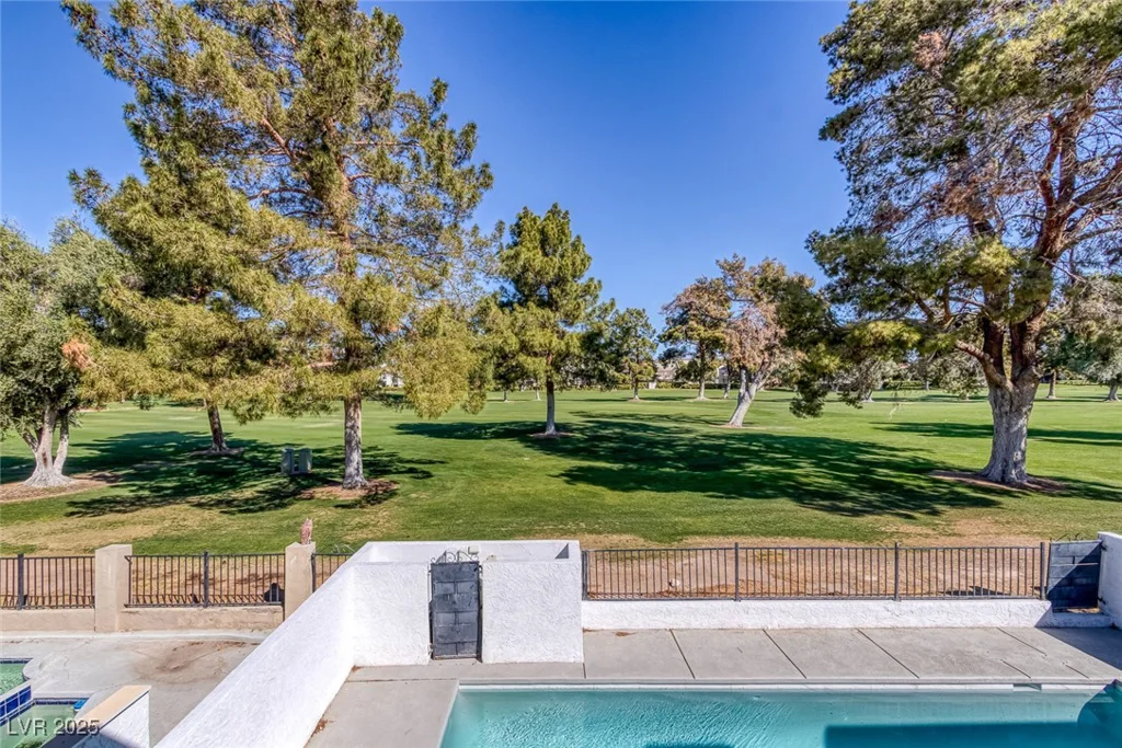 916 VEGAS VALLEY, Las Vegas, NV 89109