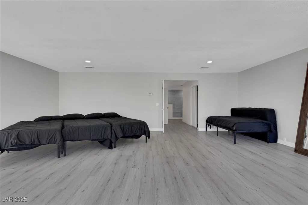 916 VEGAS VALLEY, Las Vegas, NV 89109