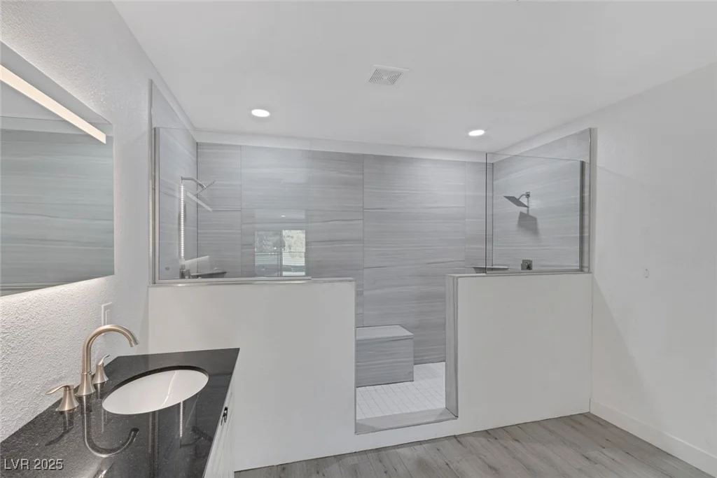 916 VEGAS VALLEY, Las Vegas, NV 89109