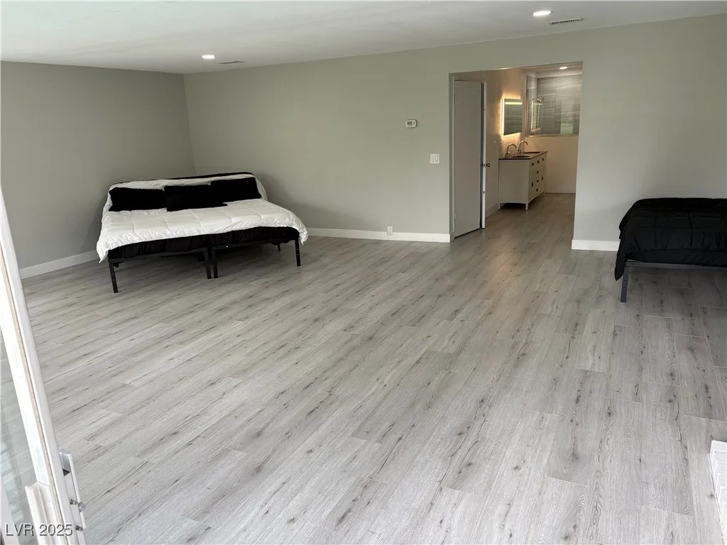 916 VEGAS VALLEY, Las Vegas, NV 89109