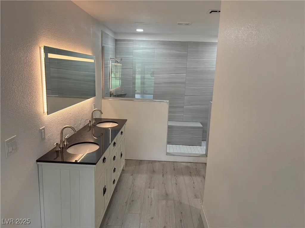 916 VEGAS VALLEY, Las Vegas, NV 89109