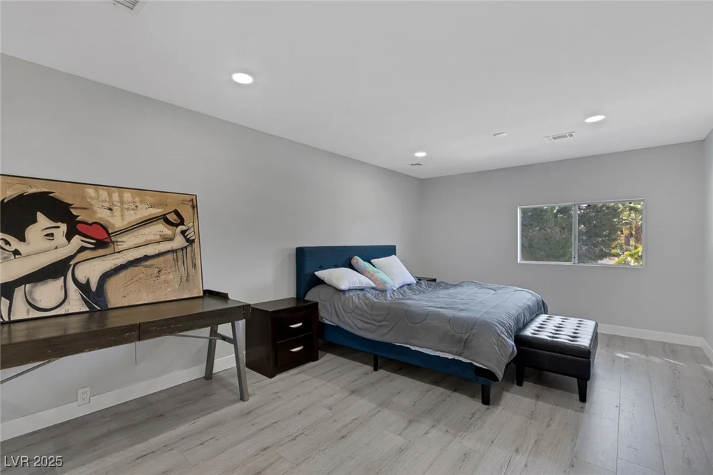 916 VEGAS VALLEY, Las Vegas, NV 89109