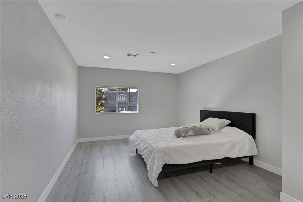 916 VEGAS VALLEY, Las Vegas, NV 89109
