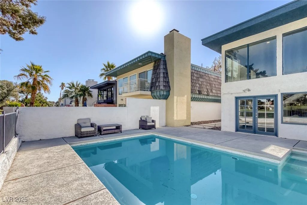 916 VEGAS VALLEY, Las Vegas, NV 89109