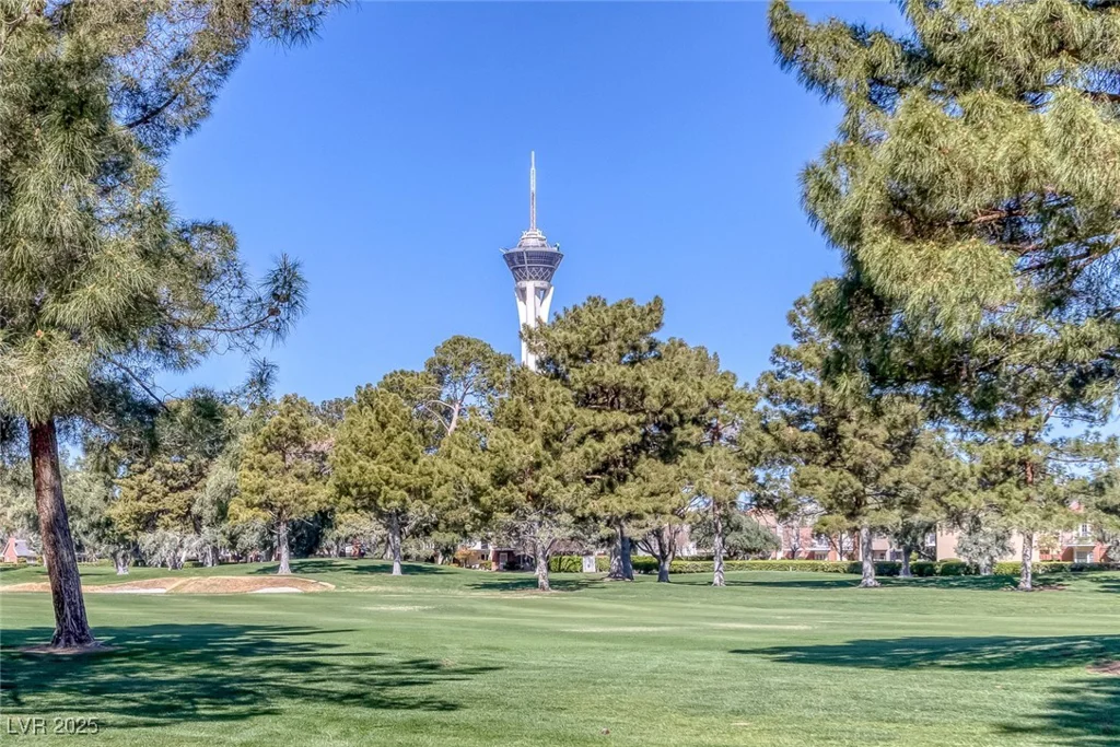 916 VEGAS VALLEY, Las Vegas, NV 89109
