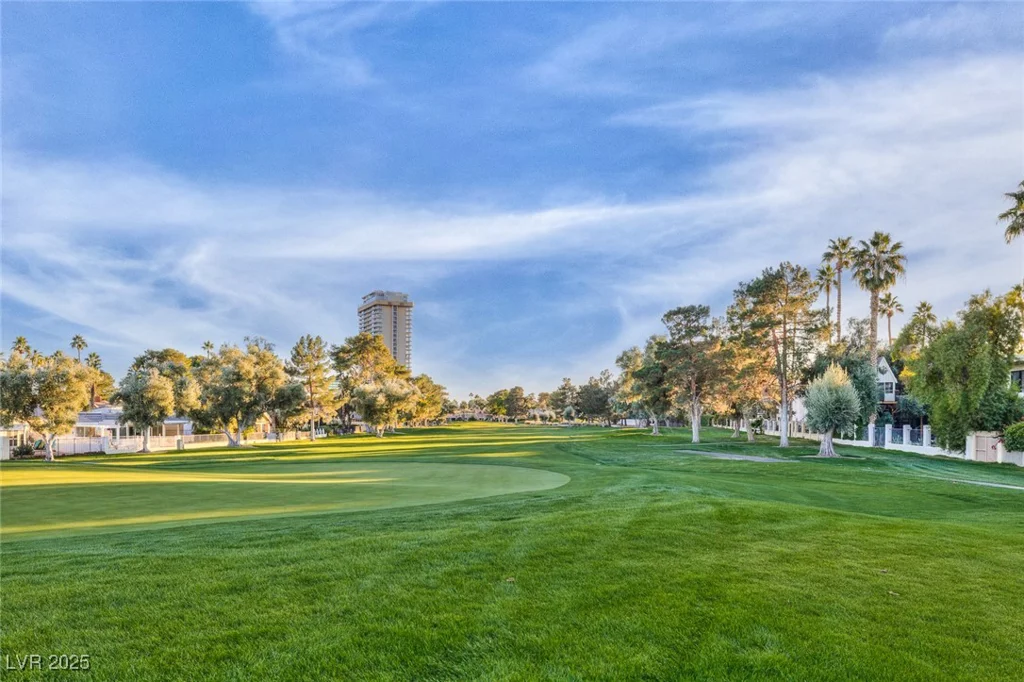 916 VEGAS VALLEY, Las Vegas, NV 89109