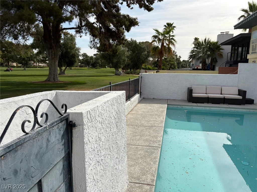 916 VEGAS VALLEY, Las Vegas, NV 89109