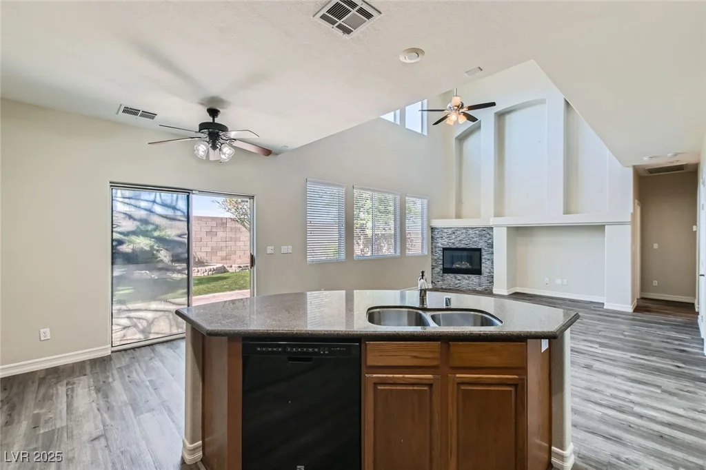 10654 Robin Hill, Las Vegas, NV 89129