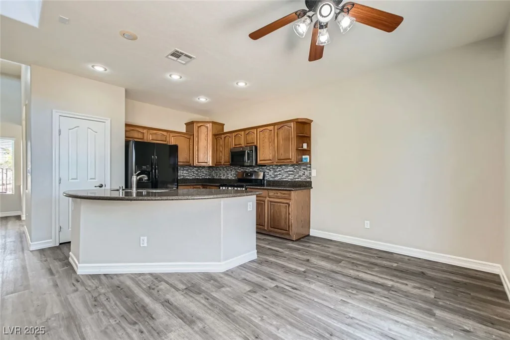 10654 Robin Hill, Las Vegas, NV 89129