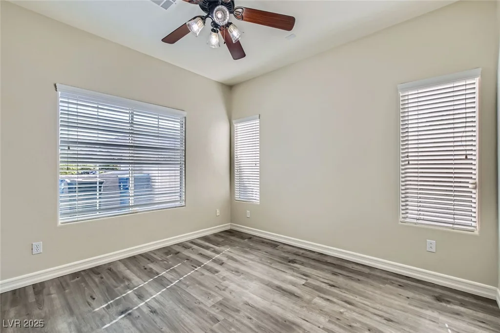 10654 Robin Hill, Las Vegas, NV 89129