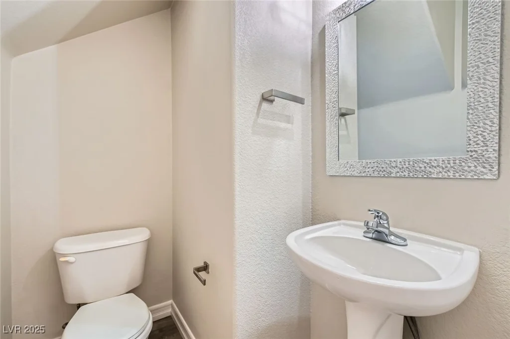 10654 Robin Hill, Las Vegas, NV 89129