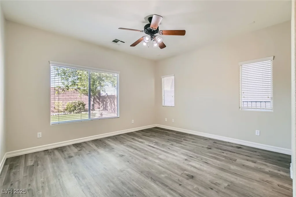 10654 Robin Hill, Las Vegas, NV 89129