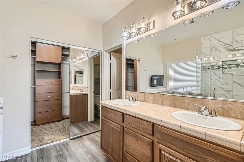 10654 Robin Hill, Las Vegas, NV 89129