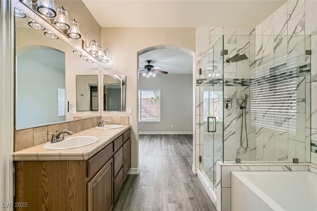 10654 Robin Hill, Las Vegas, NV 89129