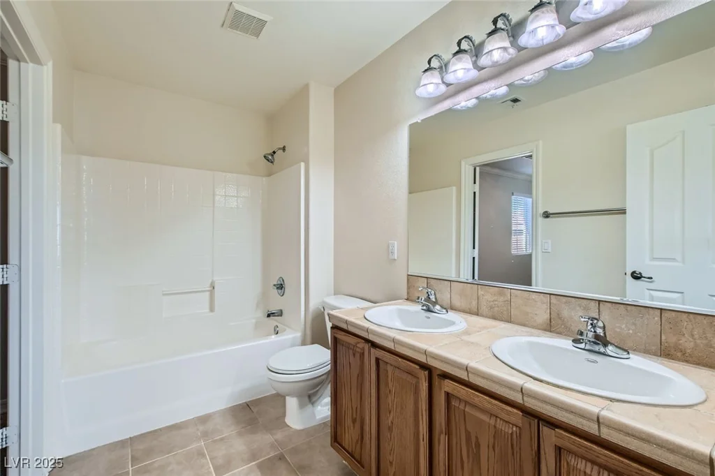 10654 Robin Hill, Las Vegas, NV 89129