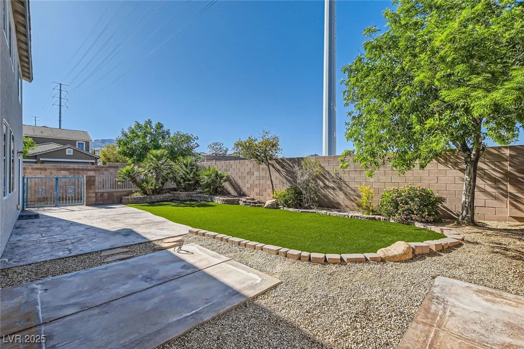 10654 Robin Hill, Las Vegas, NV 89129