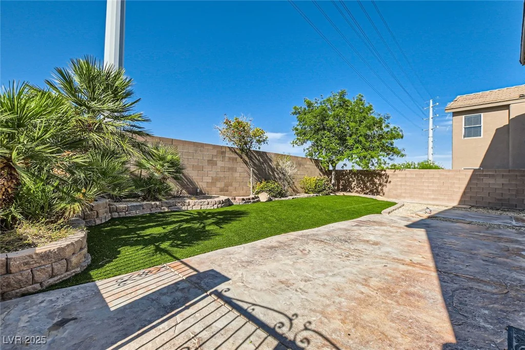 10654 Robin Hill, Las Vegas, NV 89129