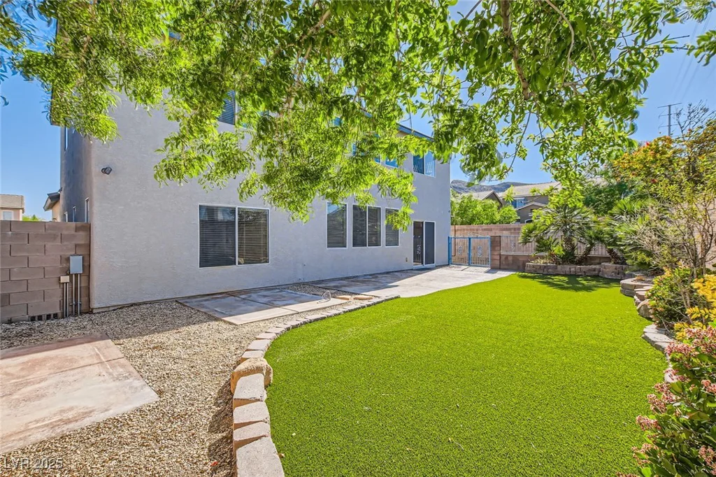 10654 Robin Hill, Las Vegas, NV 89129