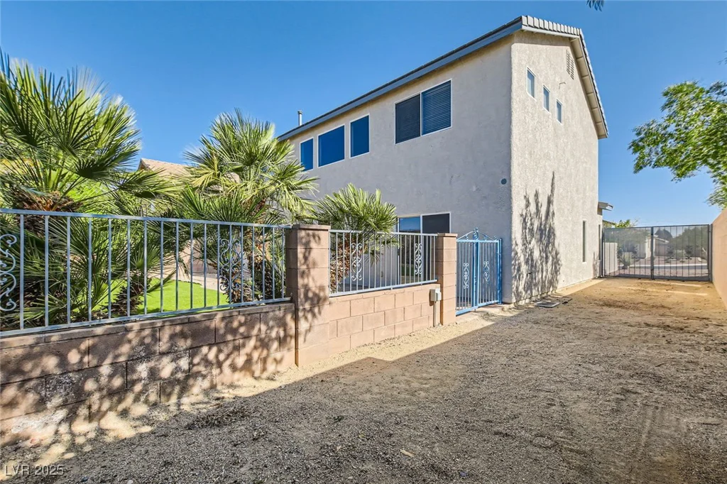 10654 Robin Hill, Las Vegas, NV 89129