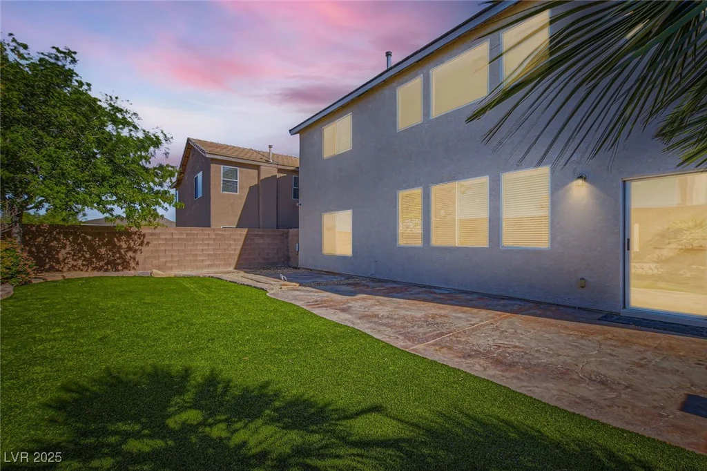 10654 Robin Hill, Las Vegas, NV 89129