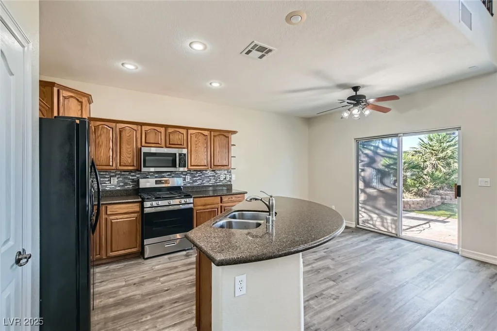 10654 Robin Hill, Las Vegas, NV 89129