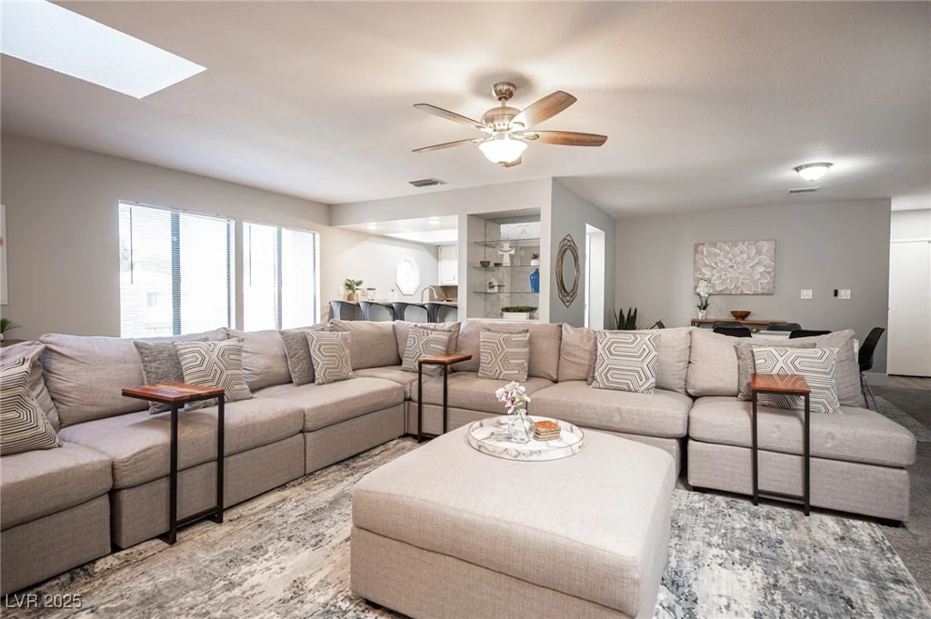 915 Vegas Valley, Las Vegas, NV 89109