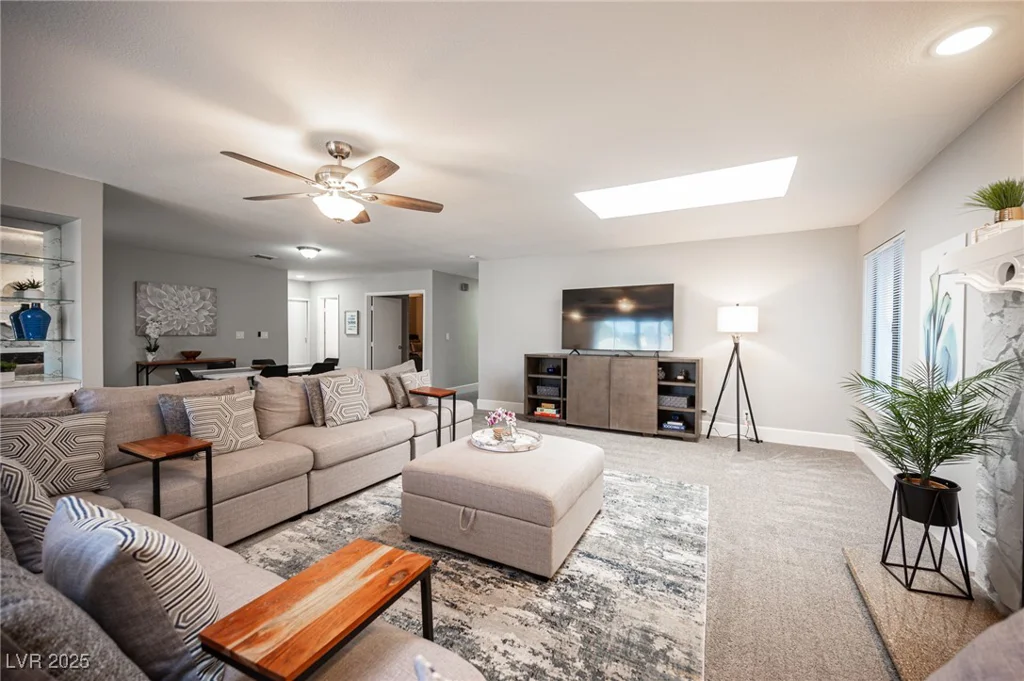 915 Vegas Valley, Las Vegas, NV 89109