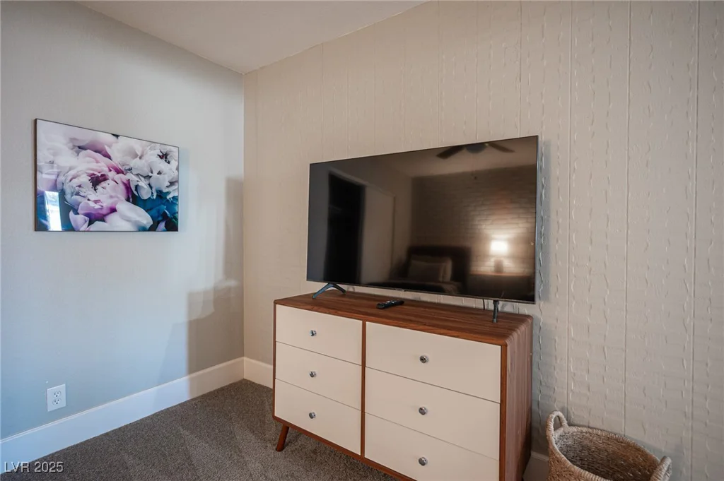 915 Vegas Valley, Las Vegas, NV 89109