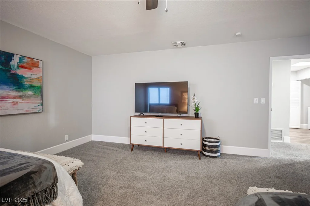 915 Vegas Valley, Las Vegas, NV 89109