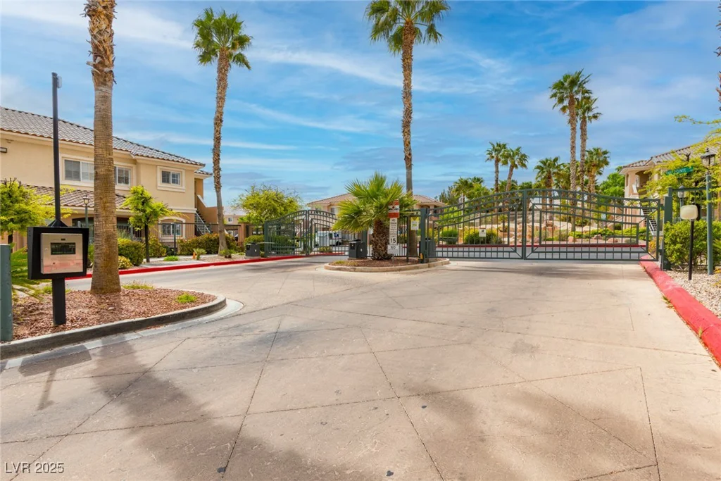 10500 Pine Pointe, Las Vegas, NV 89144
