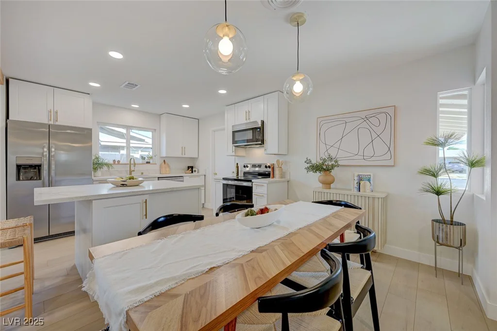5904 Apple Valley, Las Vegas, NV 89108