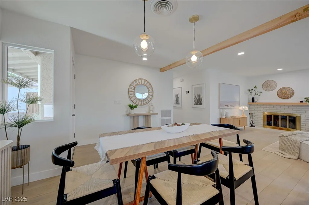 5904 Apple Valley, Las Vegas, NV 89108