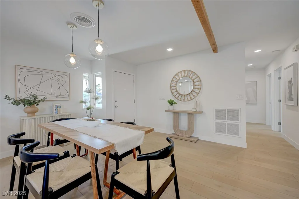 5904 Apple Valley, Las Vegas, NV 89108