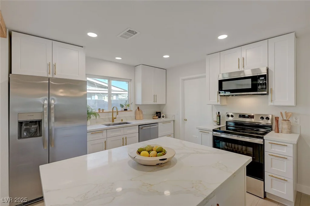 5904 Apple Valley, Las Vegas, NV 89108