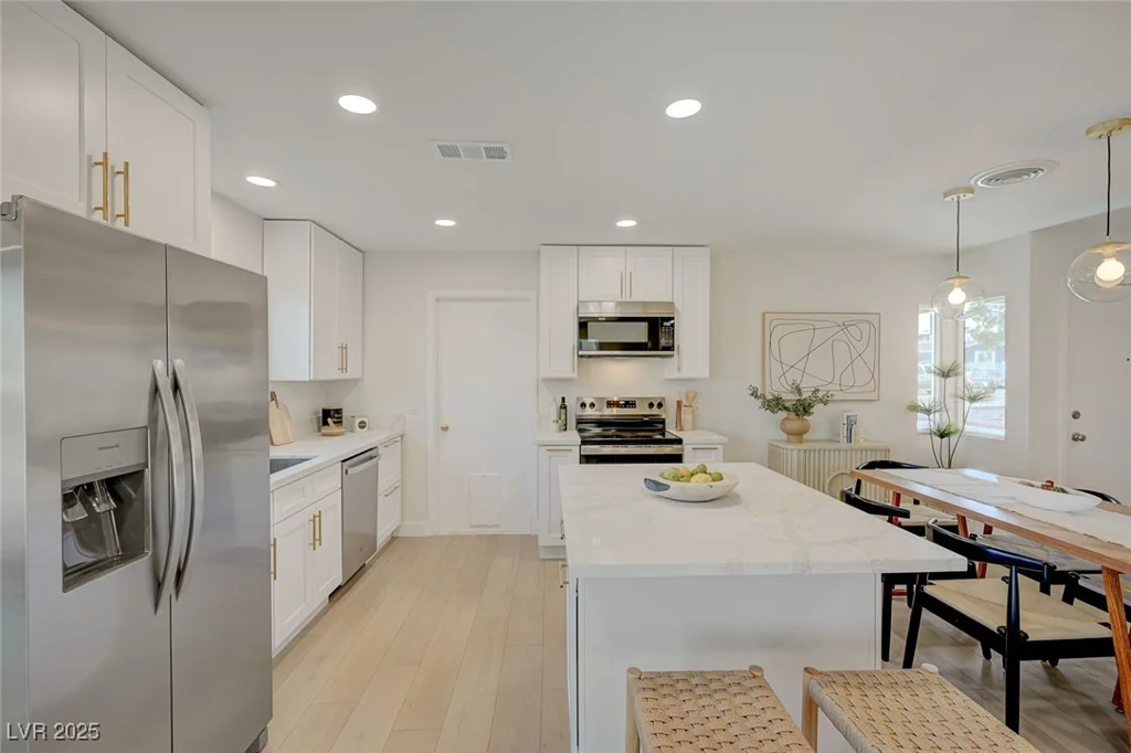 5904 Apple Valley, Las Vegas, NV 89108