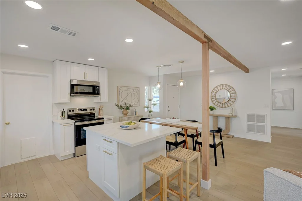 5904 Apple Valley, Las Vegas, NV 89108