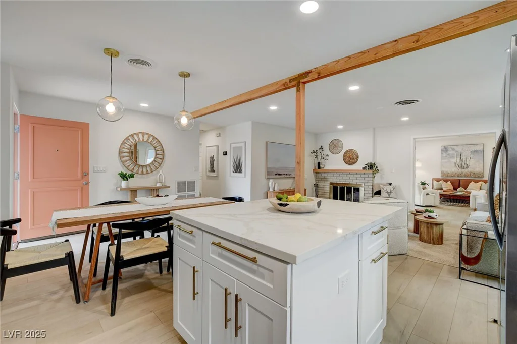 5904 Apple Valley, Las Vegas, NV 89108