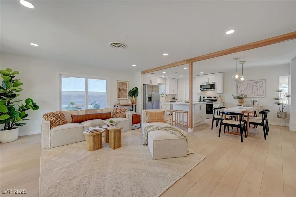 5904 Apple Valley, Las Vegas, NV 89108