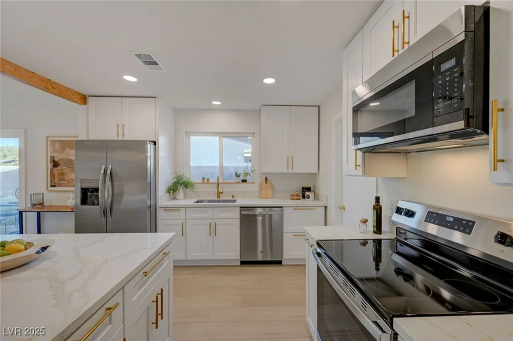 5904 Apple Valley, Las Vegas, NV 89108