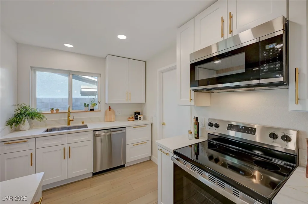 5904 Apple Valley, Las Vegas, NV 89108